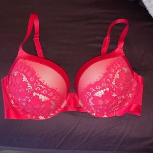 Victoria’s Secret Very Sexy push-up bra